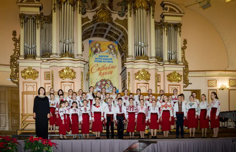 Хор учнів старших класів «Gloria»